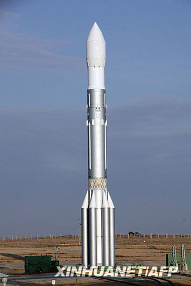 2009年12月14日，在哈萨克斯坦境内的拜科努尔航天发射场，一枚“质子”-M型运载火箭准备发射格洛纳斯导航卫星。