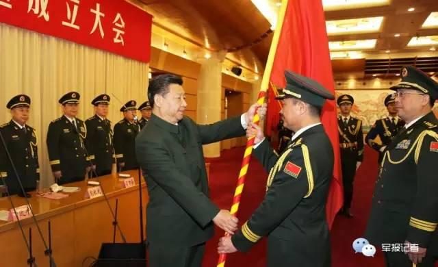 习近平向五大战区授予军旗并发布训令 