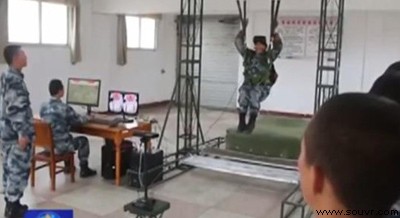 央视曝解放军正用VR训练跳伞