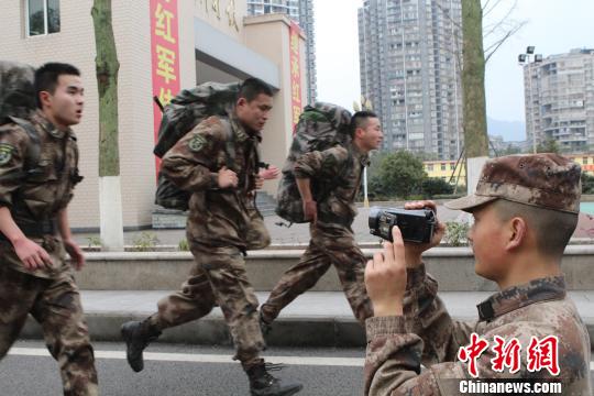 解放军第13集团军:“兵演兵”微电影激发尚武正能量