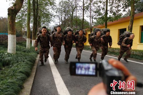 解放军第13集团军:“兵演兵”微电影激发尚武正能量