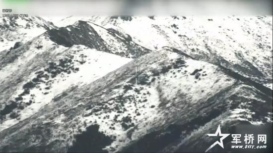 图片：从无人机光电球看出去的皑皑雪山。